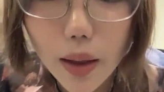 NO.1689 Chinese Webcam bitch with glasses seduces male masseur
