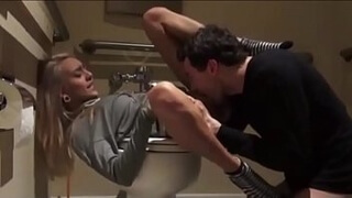 Развратник зашел к блондинке в туалет без спроса и страстно её поимел